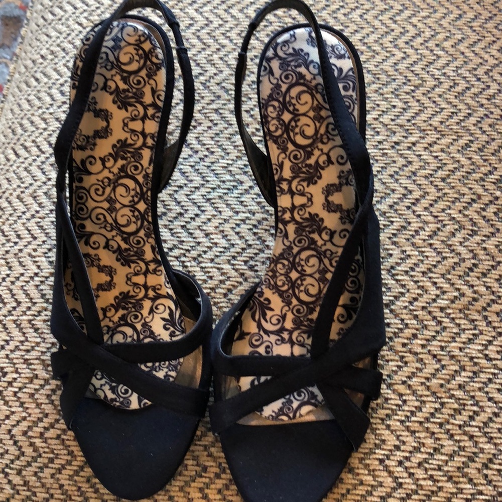 Black  Naturalizer sandals 3 inch heel